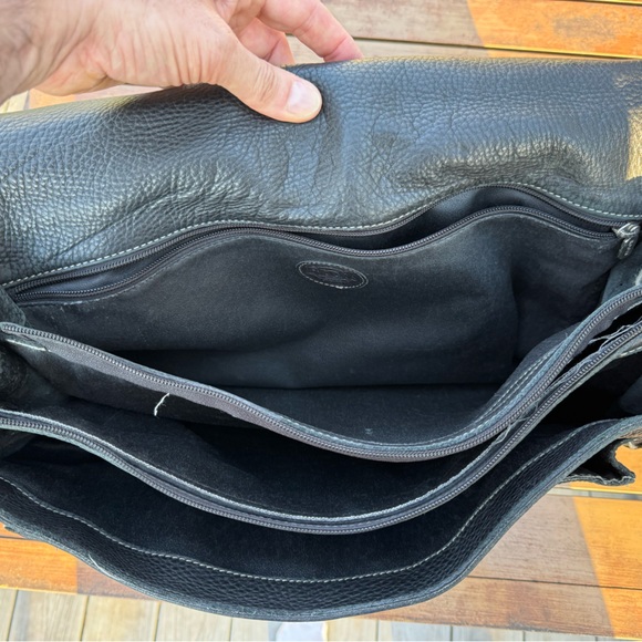 Roots “Tribe” Soft leather briefcase - black - in great used condition - Picture 5 of 8